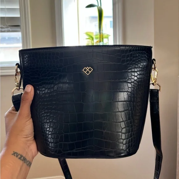 2/$15 Laura Faux Crocodile bucket bag - Picture 3 of 3